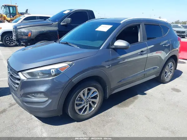 KM8J33A47JU768921 2018 HYUNDAI TUCSON - Image 2