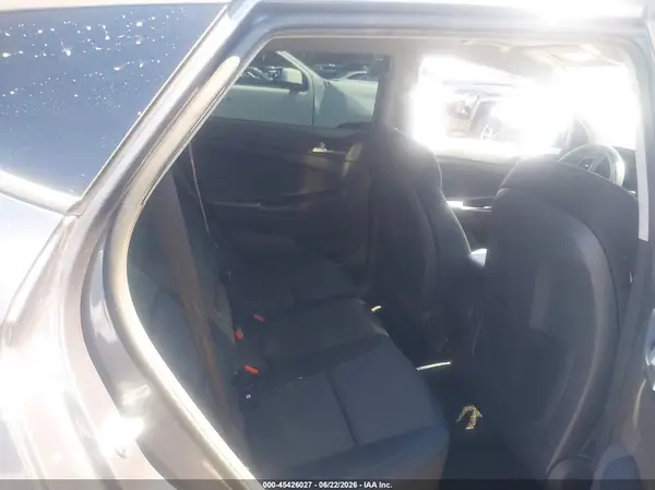 KM8J33A47JU768921 2018 HYUNDAI TUCSON - Image 8
