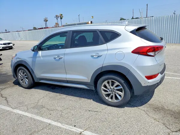 KM8J33A47JU791941 2018 HYUNDAI TUCSON - Image 2