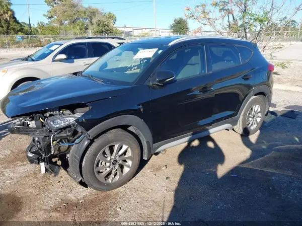 KM8J33A47JU806227 2018 HYUNDAI TUCSON - Image 2