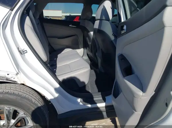 KM8J33A47KU998704 2019 HYUNDAI TUCSON - Image 8
