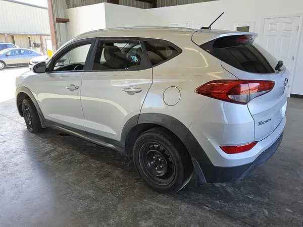 KM8J33A48GU055826 2016 HYUNDAI TUCSON - Image 2