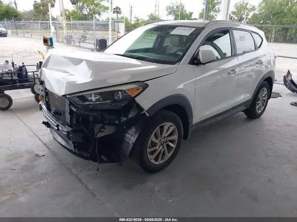 KM8J33A48GU192135 2016 HYUNDAI TUCSON - Image 2