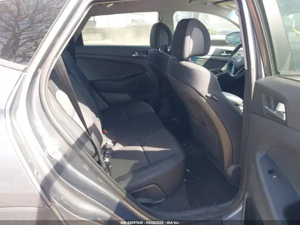 KM8J33A48HU253405 2017 HYUNDAI TUCSON - Image 8