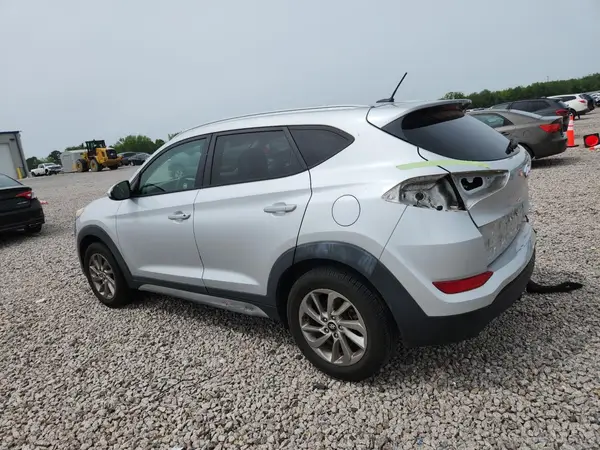 KM8J33A48HU263223 2017 HYUNDAI TUCSON - Image 2