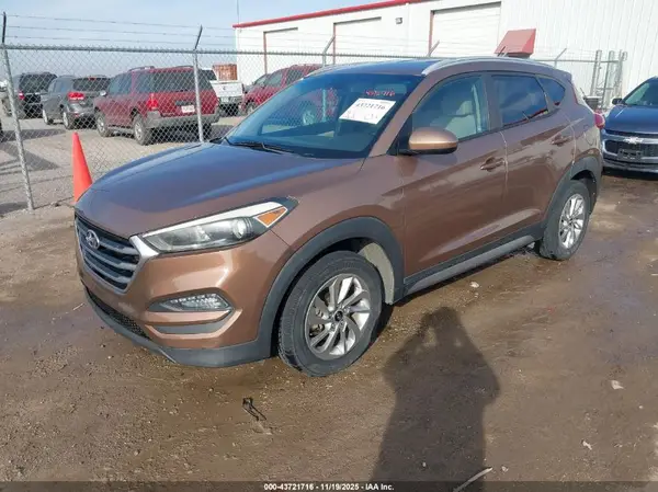 KM8J33A48HU274836 2017 HYUNDAI TUCSON - Image 2