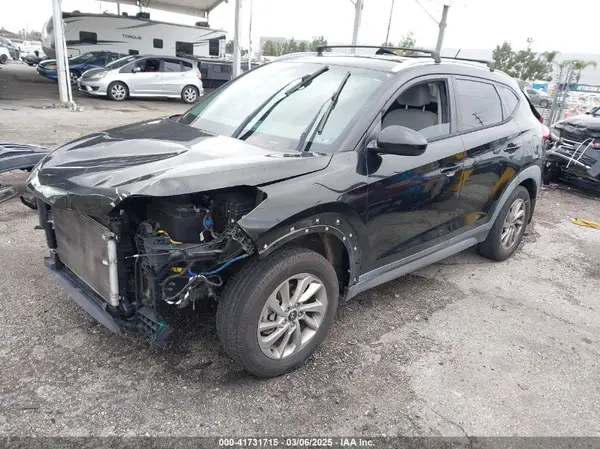 KM8J33A48HU276120 2017 HYUNDAI TUCSON - Image 2