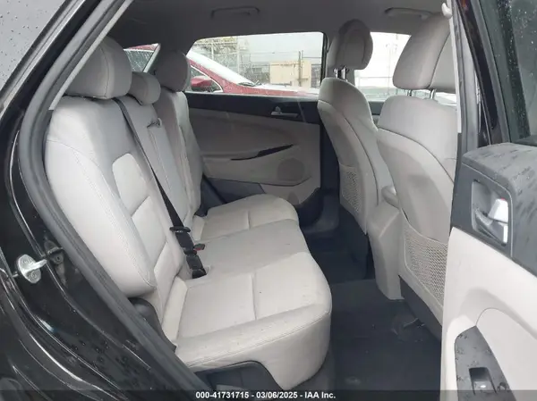 KM8J33A48HU276120 2017 HYUNDAI TUCSON - Image 8