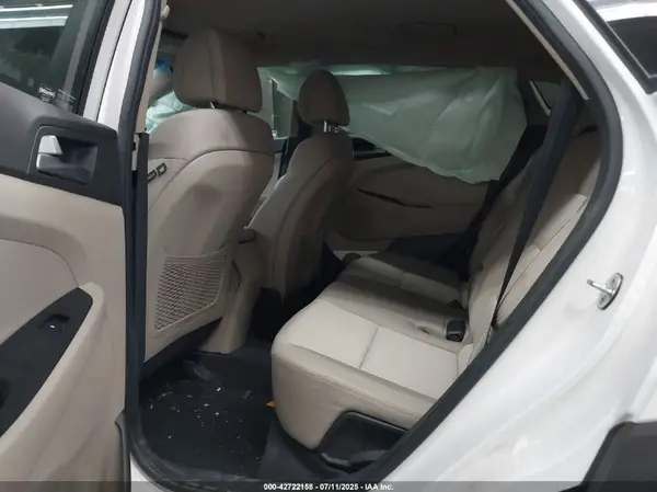 KM8J33A48HU289594 2017 HYUNDAI TUCSON - Image 8