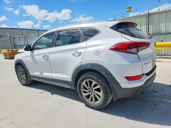 KM8J33A48HU327535 2017 HYUNDAI TUCSON - Image 2