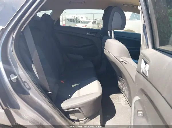 KM8J33A48HU330144 2017 HYUNDAI TUCSON - Image 8