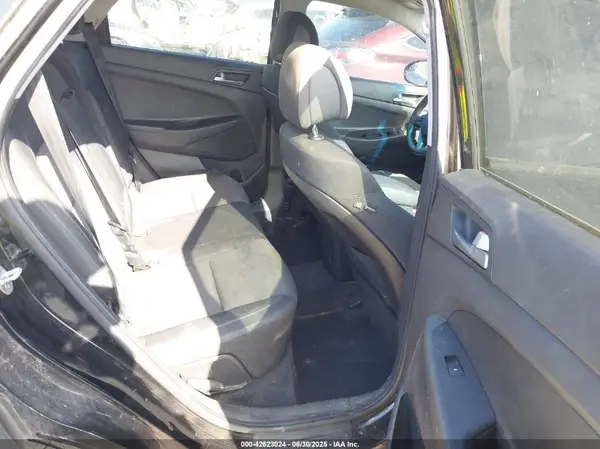 KM8J33A48HU330466 2017 HYUNDAI TUCSON - Image 8
