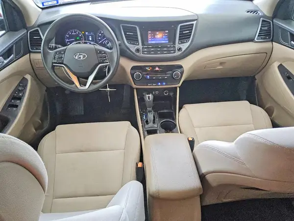 KM8J33A48HU331200 2017 HYUNDAI TUCSON - Image 8