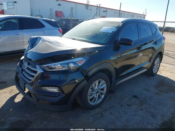 KM8J33A48HU347011 2017 HYUNDAI TUCSON - Image 2