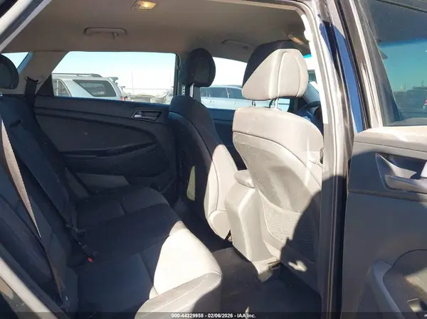 KM8J33A48HU347011 2017 HYUNDAI TUCSON - Image 8