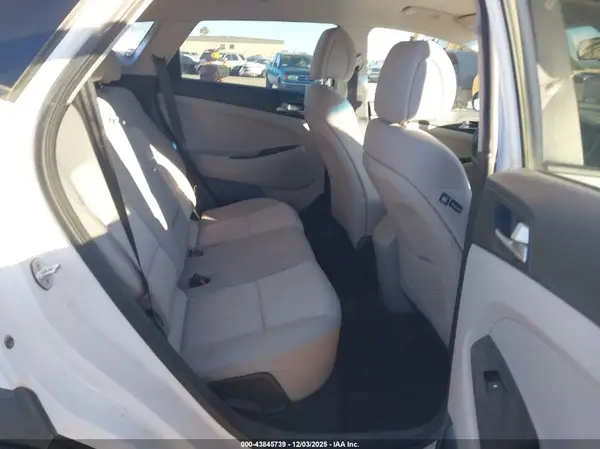 KM8J33A48HU383376 2017 HYUNDAI TUCSON - Image 8