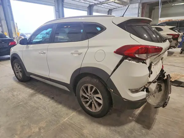 KM8J33A48HU386374 2017 HYUNDAI TUCSON - Image 2