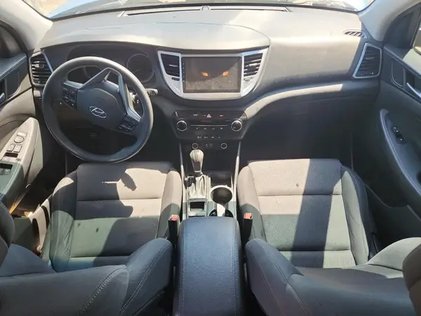 KM8J33A48HU387797 2017 HYUNDAI TUCSON - Image 8