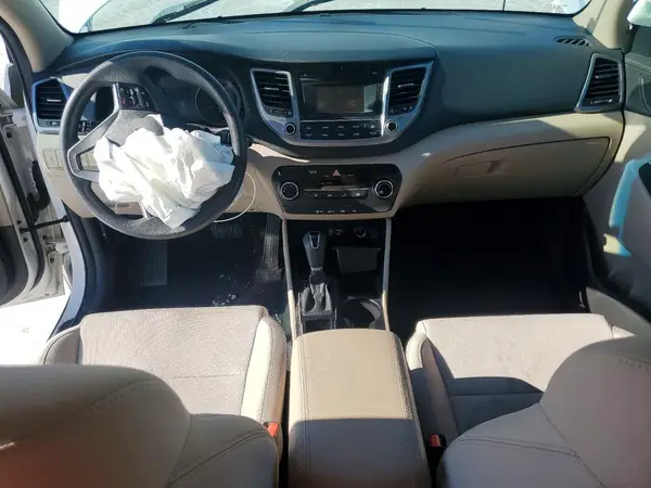 KM8J33A48HU394457 2017 HYUNDAI TUCSON - Image 8