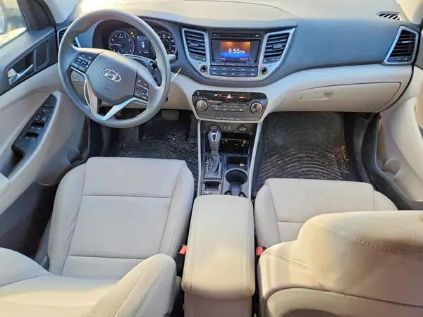 KM8J33A48HU400483 2017 HYUNDAI TUCSON - Image 8