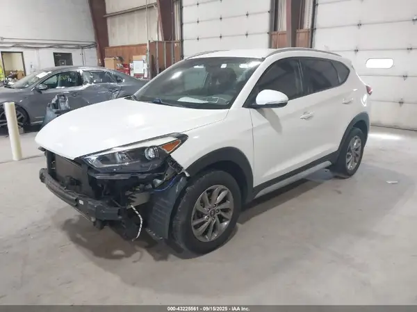 KM8J33A48HU404856 2017 HYUNDAI TUCSON - Image 2