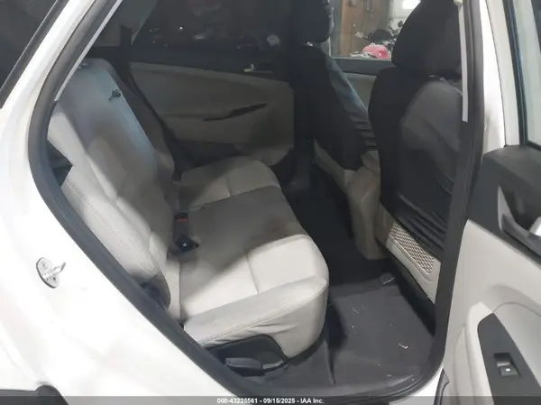 KM8J33A48HU404856 2017 HYUNDAI TUCSON - Image 8
