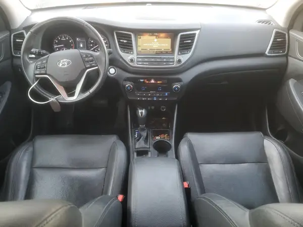 KM8J33A48HU411385 2017 HYUNDAI TUCSON - Image 8