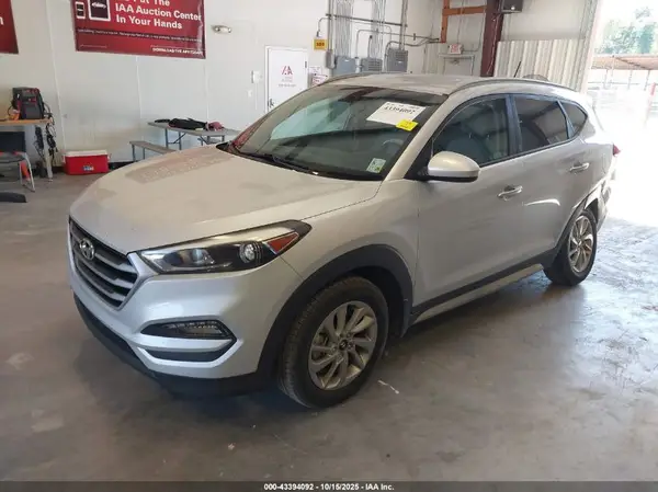 KM8J33A48HU415615 2017 HYUNDAI TUCSON - Image 2