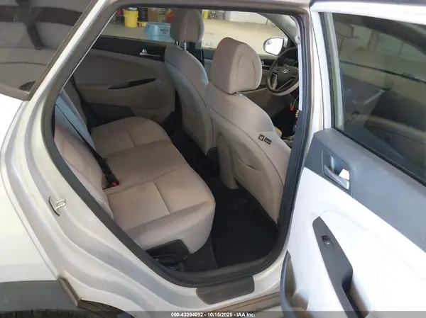 KM8J33A48HU415615 2017 HYUNDAI TUCSON - Image 8