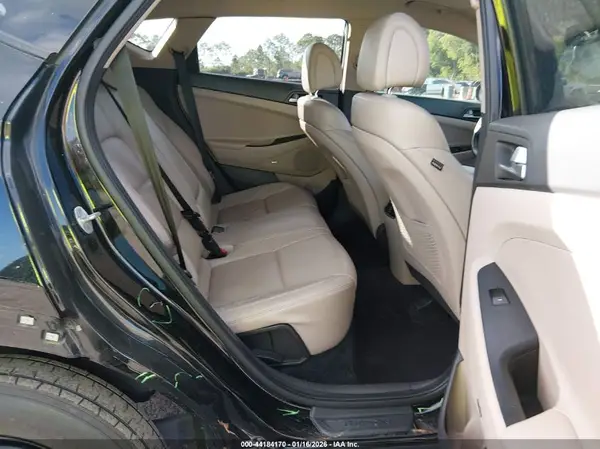 KM8J33A48HU419518 2017 HYUNDAI TUCSON - Image 8