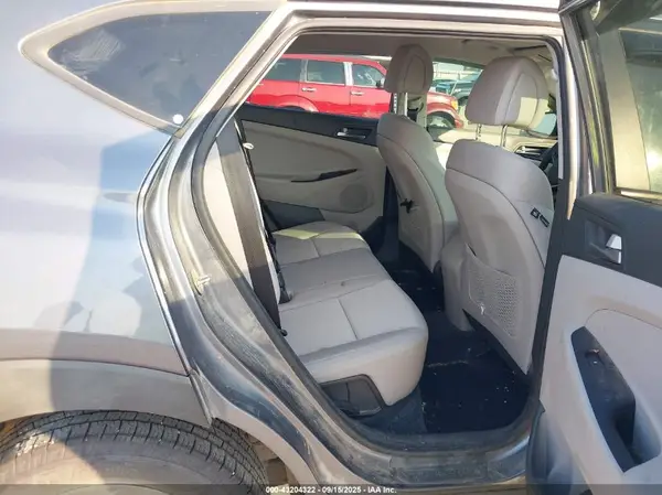 KM8J33A48HU431703 2017 HYUNDAI TUCSON - Image 8