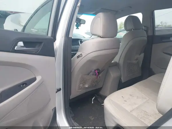 KM8J33A48HU432768 2017 HYUNDAI TUCSON - Image 8