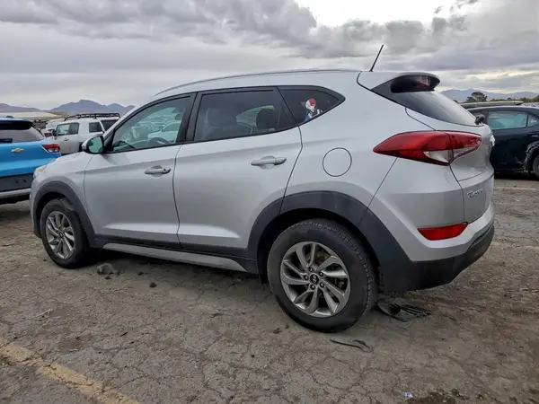KM8J33A48HU440840 2017 HYUNDAI TUCSON - Image 2