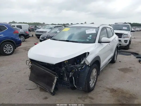 KM8J33A48HU442202 2017 HYUNDAI TUCSON - Image 2
