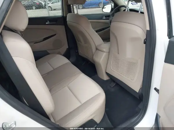 KM8J33A48HU442202 2017 HYUNDAI TUCSON - Image 8