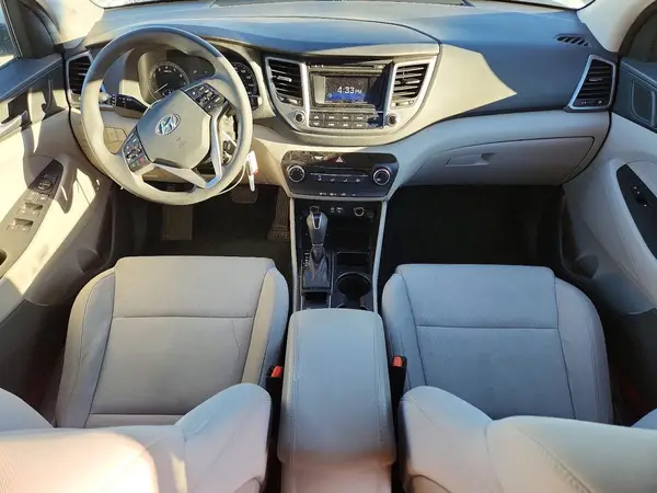 KM8J33A48HU450266 2017 HYUNDAI TUCSON - Image 8