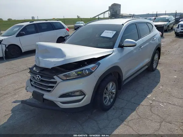 KM8J33A48HU453345 2017 HYUNDAI TUCSON - Image 2