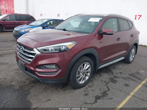 KM8J33A48HU473112 2017 HYUNDAI TUCSON - Image 2
