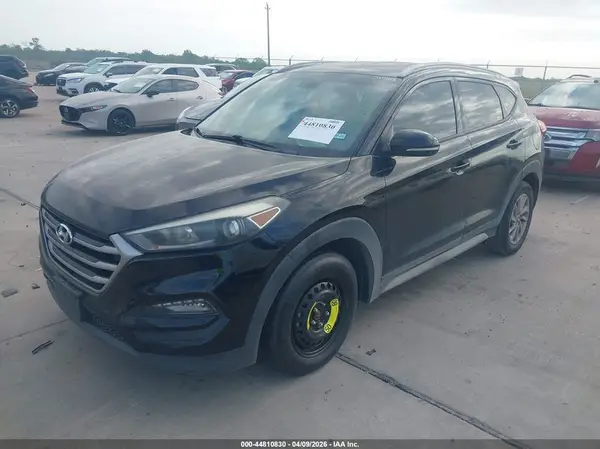 KM8J33A48HU479542 2017 HYUNDAI TUCSON - Image 2