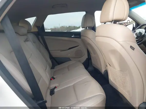 KM8J33A48HU486684 2017 HYUNDAI TUCSON - Image 8