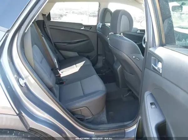 KM8J33A48HU499953 2017 HYUNDAI TUCSON - Image 8