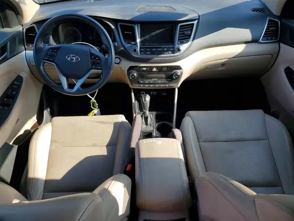 KM8J33A48HU500633 2017 HYUNDAI TUCSON - Image 8