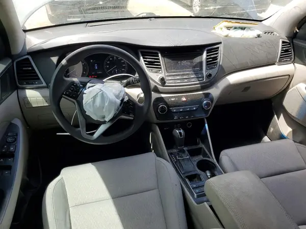 KM8J33A48HU518825 2017 HYUNDAI TUCSON - Image 8