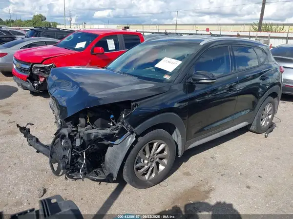 KM8J33A48HU528805 2017 HYUNDAI TUCSON - Image 2