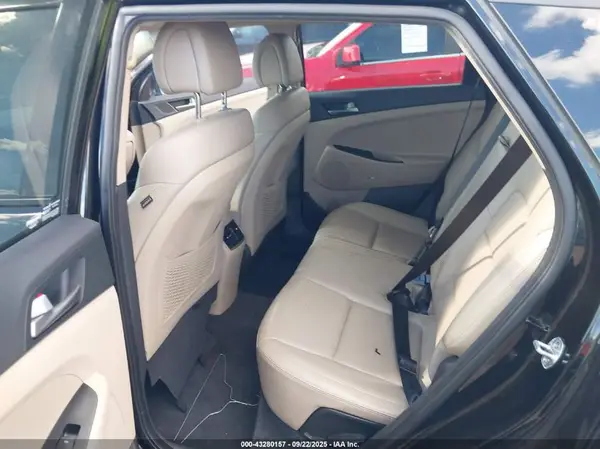 KM8J33A48HU528805 2017 HYUNDAI TUCSON - Image 8