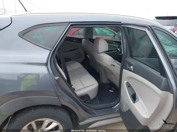 KM8J33A48HU566549 2017 HYUNDAI TUCSON - Image 8