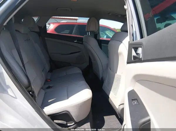 KM8J33A48HU582878 2017 HYUNDAI TUCSON - Image 8