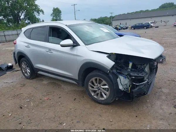 KM8J33A48HU587224 2017 HYUNDAI TUCSON - Image 1