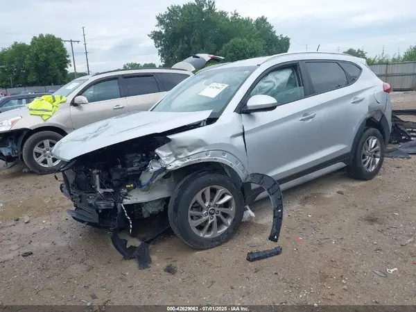 KM8J33A48HU587224 2017 HYUNDAI TUCSON - Image 2