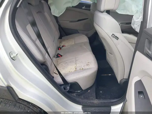 KM8J33A48HU587224 2017 HYUNDAI TUCSON - Image 8